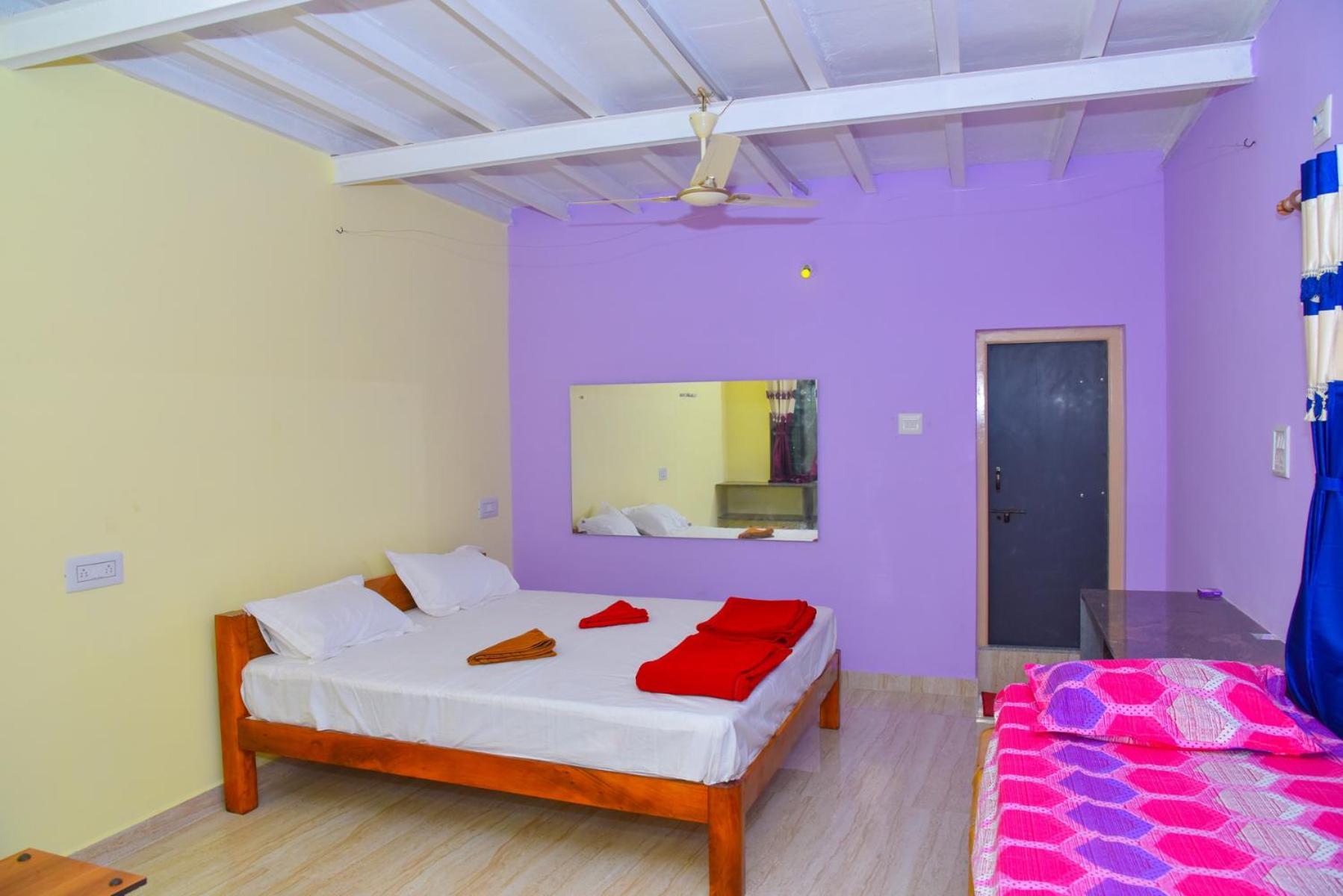 Gopi Plantation Homestay Hampi Room photo